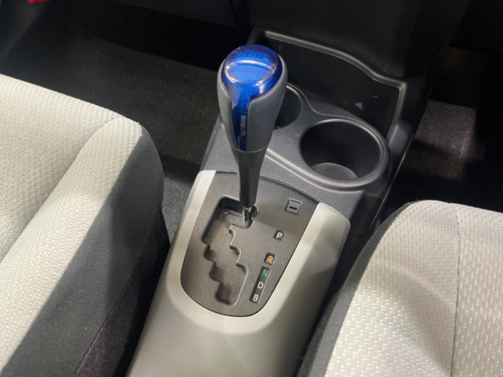 2012 Toyota Aqua DAA-NHP10 (UW-69f80dda67b93)[11]