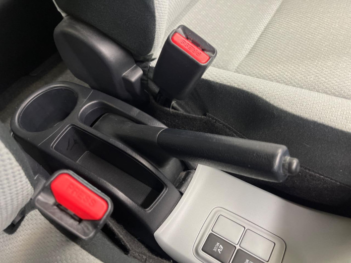 2012 Toyota Aqua DAA-NHP10 (UW-69f80dda67b93)[13]