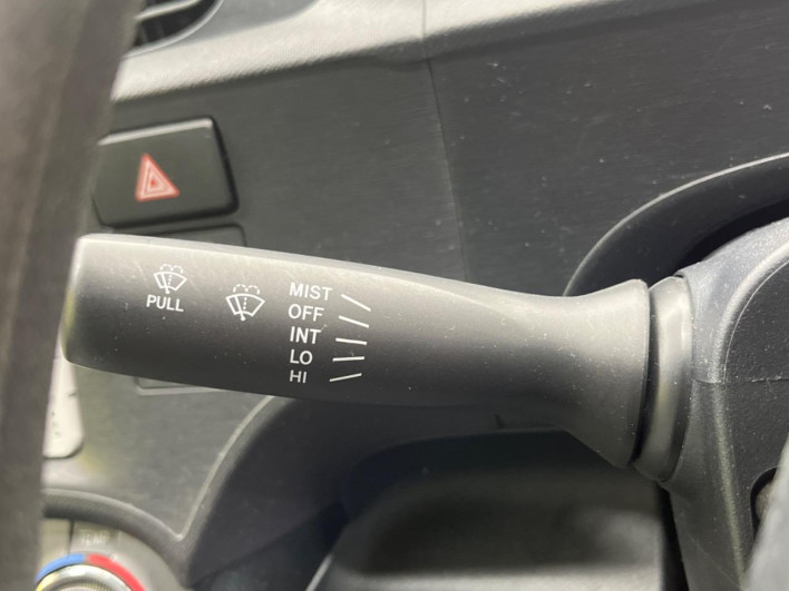 2012 Toyota Aqua DAA-NHP10 (UW-69f80dda67b93)[15]