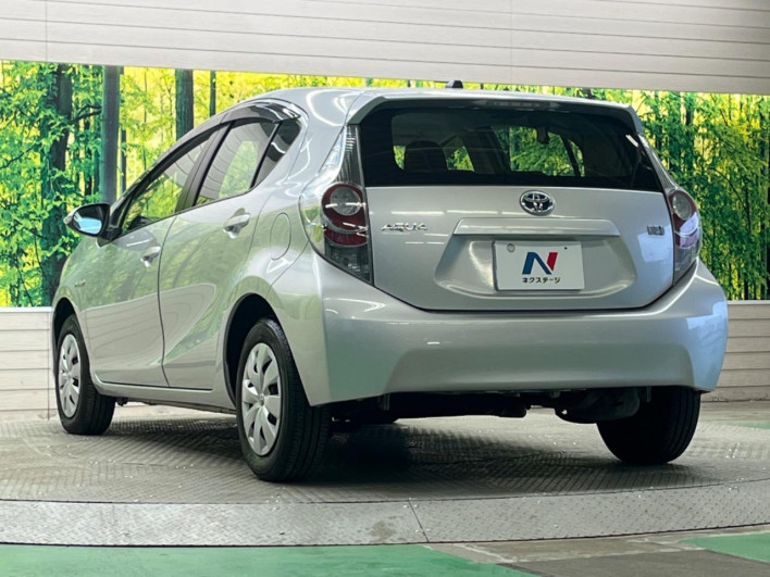 2012 Toyota Aqua DAA-NHP10 (UW-69f80dda67b93)[6]