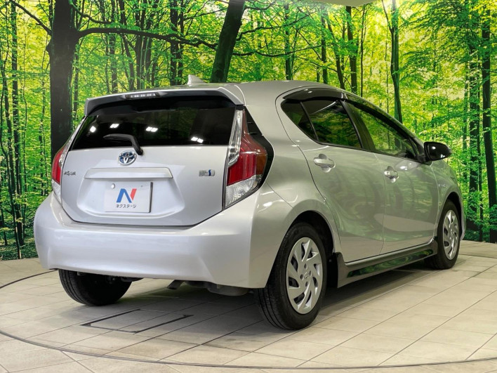 2016 Toyota Aqua DAA-NHP10 (UW-69f80ddb60934)[9]