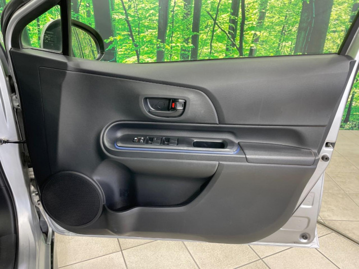 2016 Toyota Aqua DAA-NHP10 (UW-69f80ddb60934)[21]