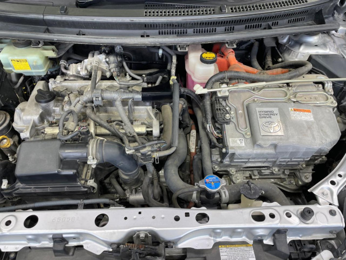 2016 Toyota Aqua DAA-NHP10 (UW-69f80ddb60934)[4]