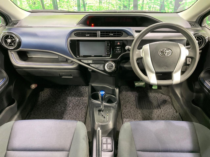 2016 Toyota Aqua DAA-NHP10 (UW-69f80ddb60934)[19]