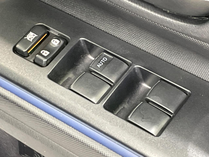 2016 Toyota Aqua DAA-NHP10 (UW-69f80ddb60934)[22]
