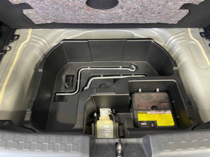 2016 Toyota Aqua DAA-NHP10 (UW-69f80ddb60934)[11]