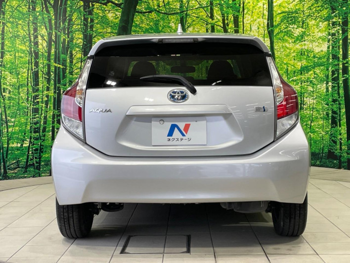 2016 Toyota Aqua DAA-NHP10 (UW-69f80ddb60934)[23]