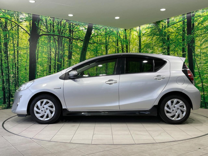 2016 Toyota Aqua DAA-NHP10 (UW-69f80ddb60934)[25]