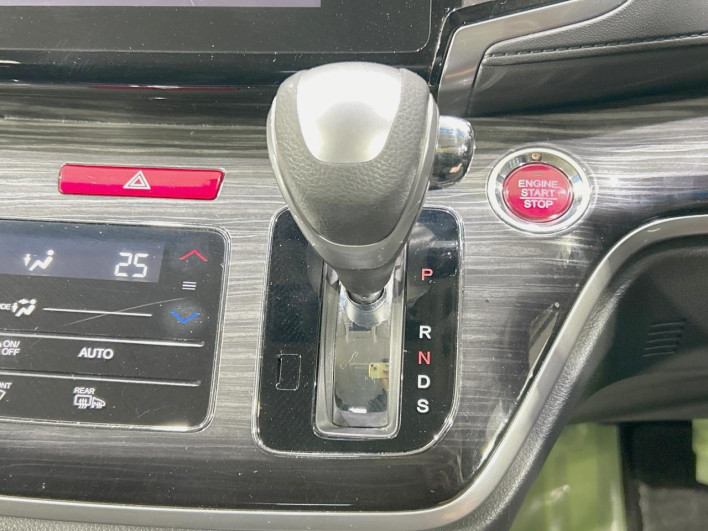 2014 Honda Odyssey DBA-RC1 (UW-69f80de606c71)[28]