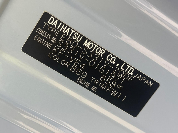 2016 Daihatsu Daihatsu Hijet Cargo EBD-S331V (UW-69f80df072e48)[1]