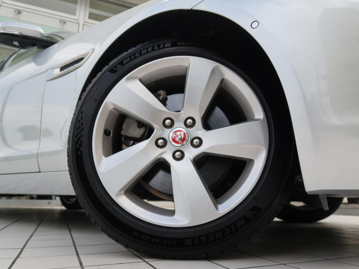 2018 Jaguar XF Sports Brake DBA-JBS2XC (UW-69f80df2a5aa3)[6]