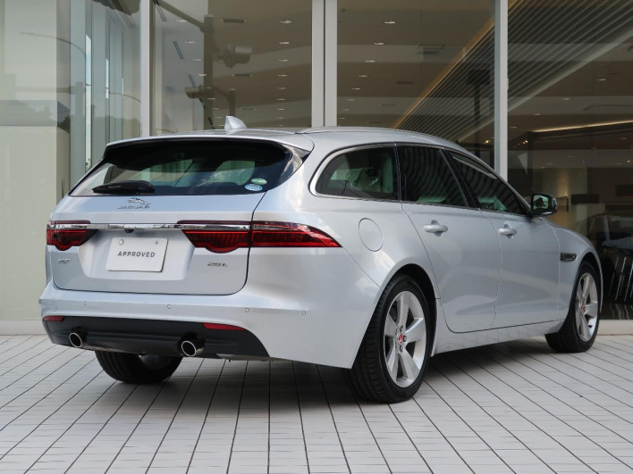 2018 Jaguar XF Sports Brake DBA-JBS2XC (UW-69f80df2a5aa3)[28]