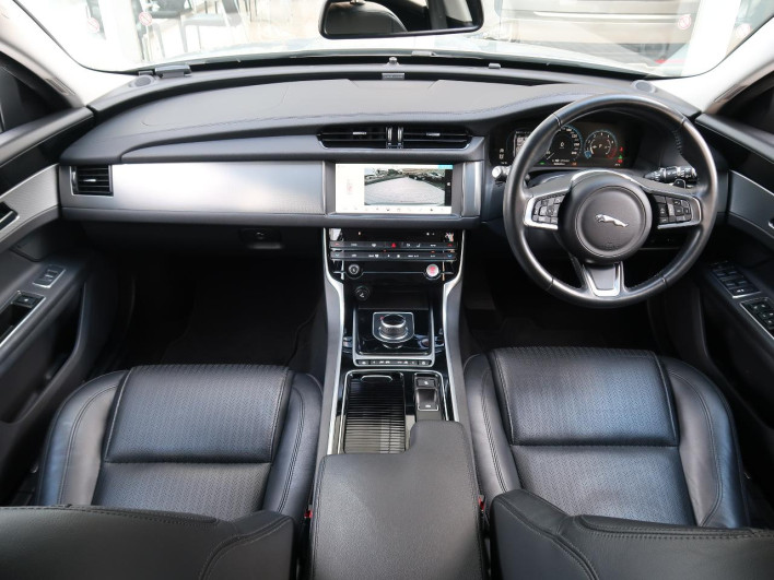 2018 Jaguar XF Sports Brake DBA-JBS2XC (UW-69f80df2a5aa3)[5]
