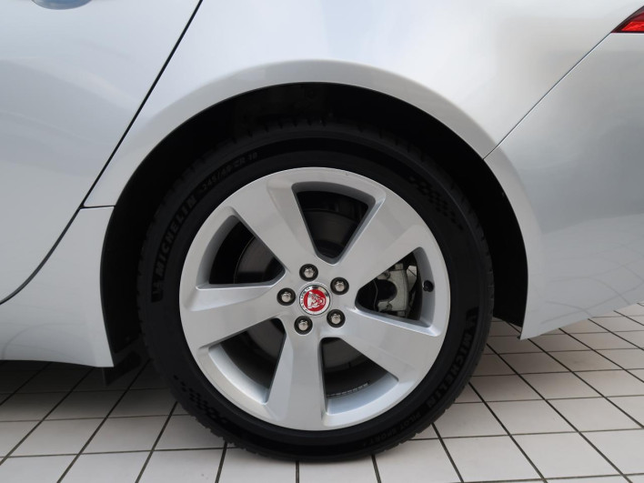 2018 Jaguar XF Sports Brake DBA-JBS2XC (UW-69f80df2a5aa3)[14]