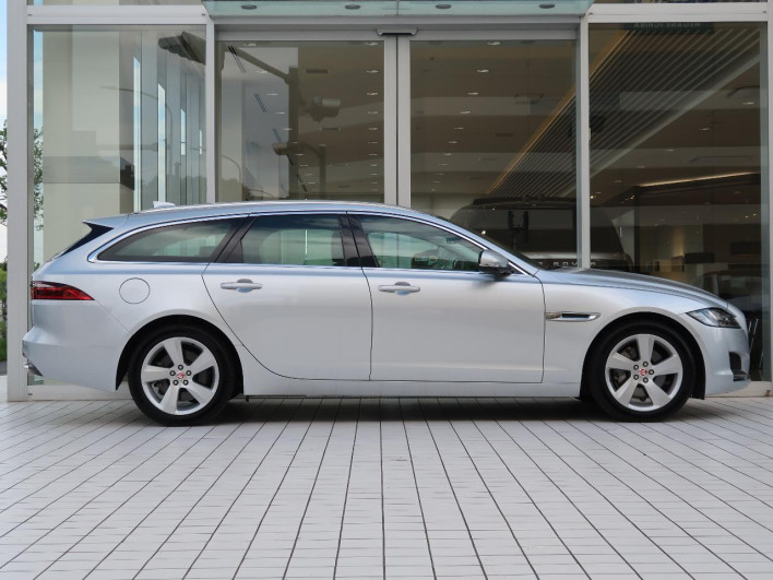 2018 Jaguar XF Sports Brake DBA-JBS2XC (UW-69f80df2a5aa3)[29]