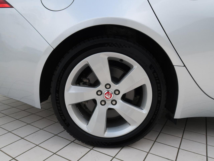 2018 Jaguar XF Sports Brake DBA-JBS2XC (UW-69f80df2a5aa3)[7]