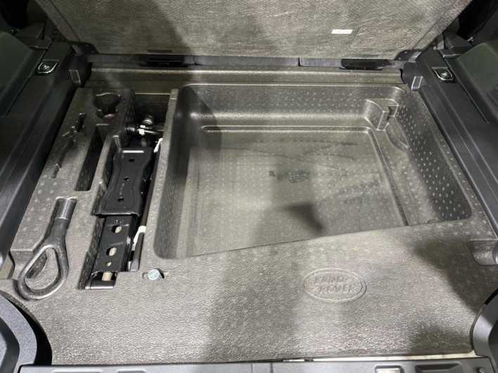2021 Land Rover Defender 3CA-LE72WAB (UW-69f80df349059)[29]