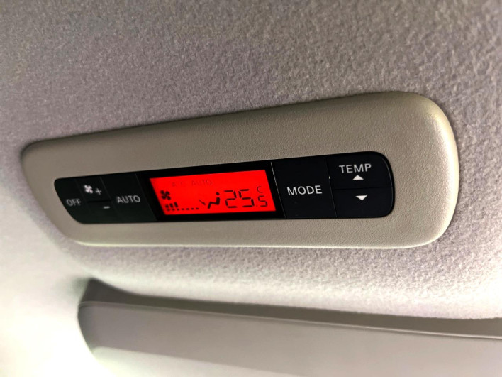 2015 Nissan Elgrand DBA-TE52 (UW-69f80dfd7c09a)[13]