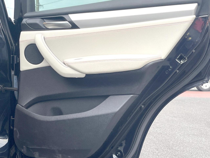 2018 BMW X4 DBA-XW20 (UW-69f80e0d9fd8e)[25]