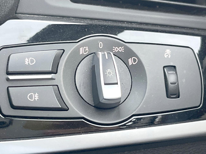 2018 BMW X4 DBA-XW20 (UW-69f80e0d9fd8e)[17]