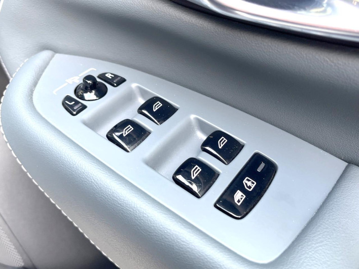 2020 Volvo XC90 5AA-LB420TXCMA (UW-69f80e119fb30)[7]