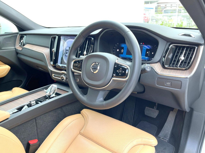 2022 Volvo XC60 5AA-UB420TXCM (UW-69f80e124faa7)[18]