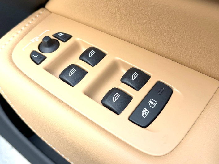 2022 Volvo XC60 5AA-UB420TXCM (UW-69f80e124faa7)[22]
