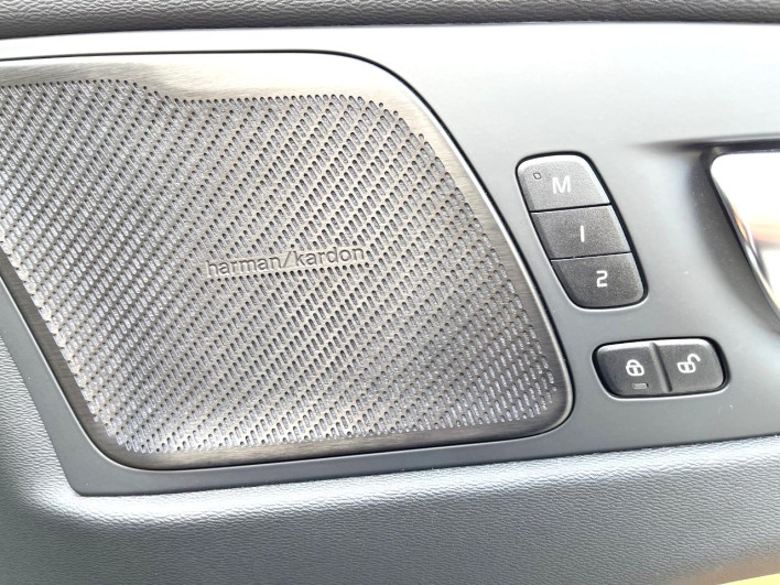2022 Volvo XC60 5AA-UB420TXCM (UW-69f80e124faa7)[21]