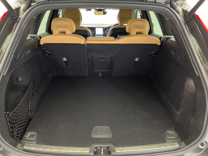 2022 Volvo XC60 5AA-UB420TXCM (UW-69f80e12acc5a)[13]