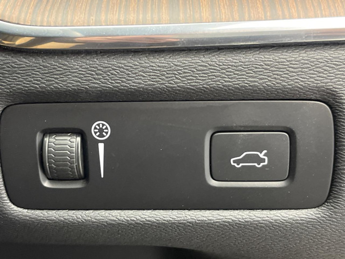 2022 Volvo XC60 5AA-UB420TXCM (UW-69f80e12acc5a)[29]