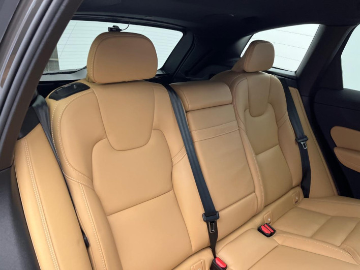 2022 Volvo XC60 5AA-UB420TXCM (UW-69f80e12acc5a)[9]