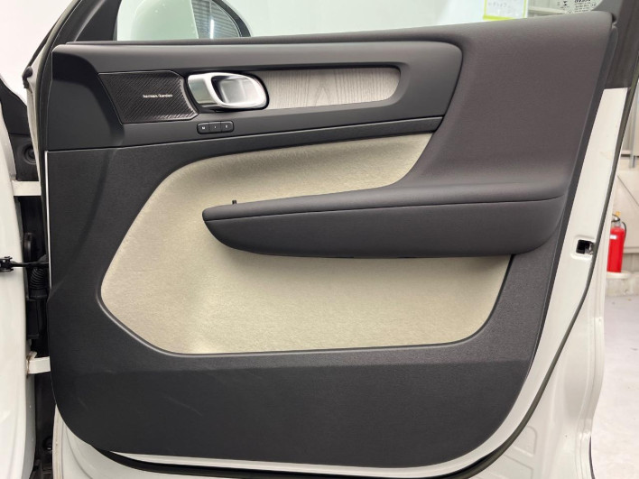 2022 Volvo XC40 5AA-XB420TXCM (UW-69f80e12cb91c)[26]