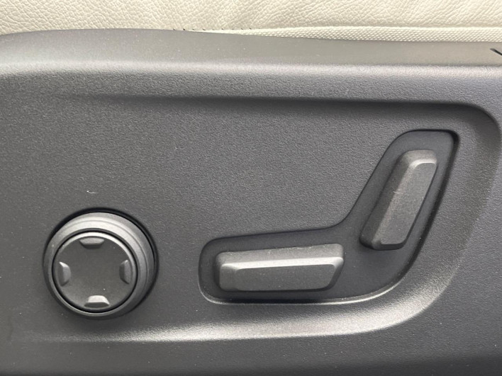 2022 Volvo XC40 5AA-XB420TXCM (UW-69f80e12cb91c)[19]
