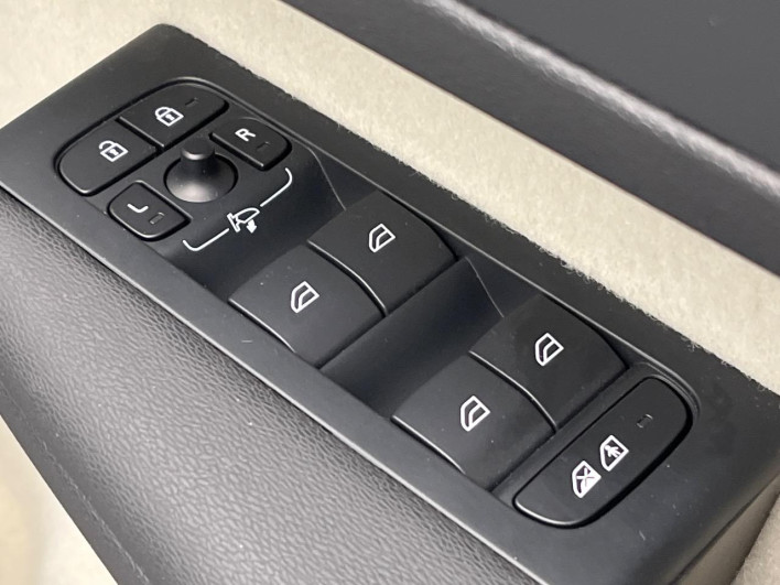 2022 Volvo XC40 5AA-XB420TXCM (UW-69f80e12cb91c)[27]