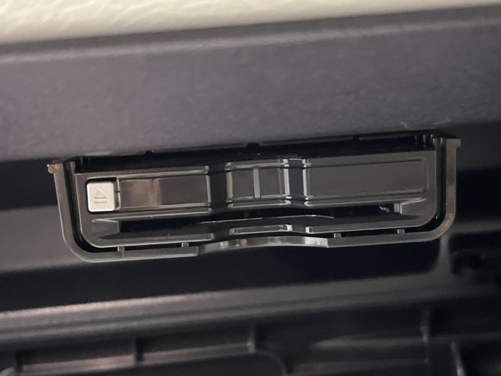2022 Volvo XC40 5AA-XB420TXCM (UW-69f80e12cb91c)[18]