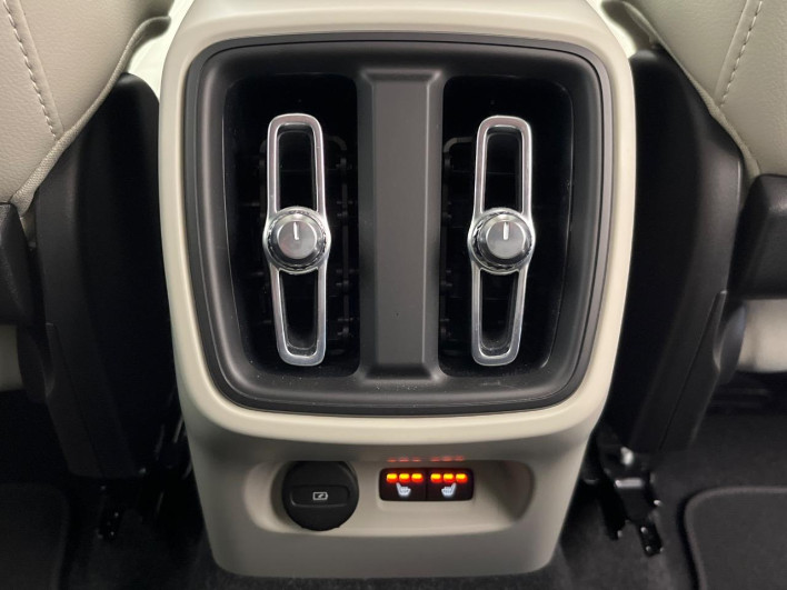 2022 Volvo XC40 5AA-XB420TXCM (UW-69f80e12cb91c)[22]