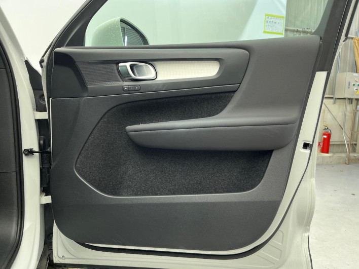 2022 Volvo XC40 5AA-XB420TXCM (UW-69f80e1442d47)[24]