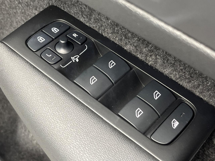 2022 Volvo XC40 5AA-XB420TXCM (UW-69f80e1442d47)[25]