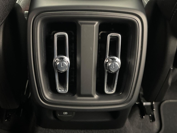 2022 Volvo XC40 5AA-XB420TXCM (UW-69f80e1442d47)[21]