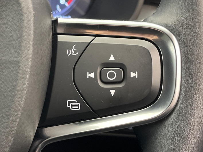 2022 Volvo XC40 5AA-XB420TXCM (UW-69f80e1442d47)[29]