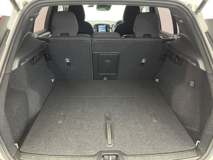 2022 Volvo XC40 5AA-XB420TXCM (UW-69f80e1442d47)[12]