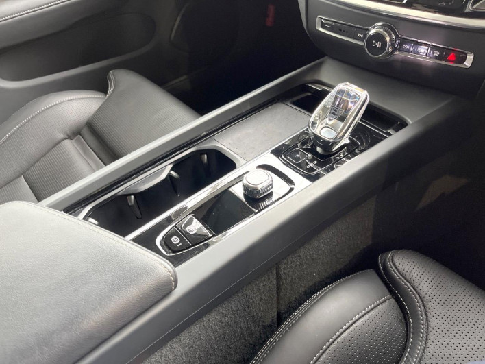 2023 Volvo V60 5AA-ZB420TM (UW-69f80e14a0da7)[27]