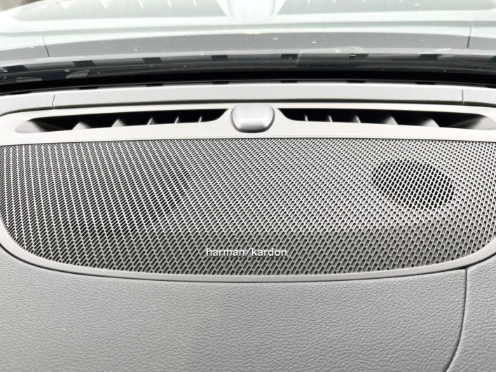 2023 Volvo V60 5AA-ZB420TM (UW-69f80e14a0da7)[25]