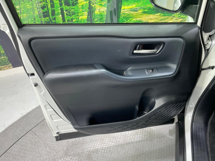 2014 Toyota Noah DBA-ZRR80W (UW-69f80e18d9079)[27]