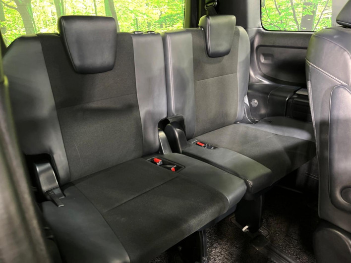 2018 Toyota Noah DBA-ZRR85W (UW-69f80e1f4f4e3)[28]