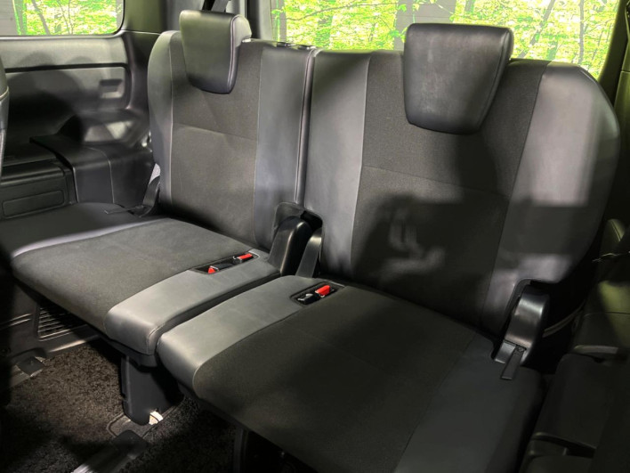 2018 Toyota Noah DBA-ZRR85W (UW-69f80e1f4f4e3)[27]