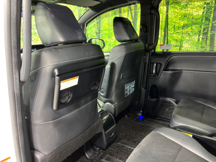 2018 Toyota Noah DBA-ZRR85W (UW-69f80e1f4f4e3)[26]