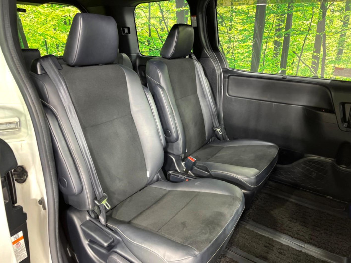 2018 Toyota Noah DBA-ZRR85W (UW-69f80e1f4f4e3)[29]