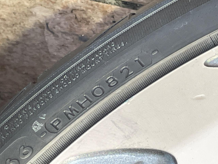 2016 Toyota Prius DAA-ZVW51 (UW-69f80e2a4b03e)[27]