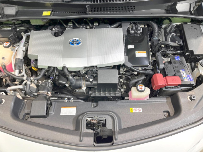 2017 Toyota Prius PHV DLA-ZVW52 (UW-69f80e2cbbda4)[4]